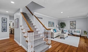647 Waterford Ridge Dr, Ballwin, MO 63021