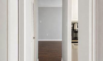 3300 WOODBURN VILLAGE Dr 31, Annandale, VA 22003