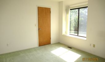 1 Westbury Ct, Ann Arbor, MI 48105