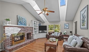 105 LYNN Cir, East Greenwich, RI 02818