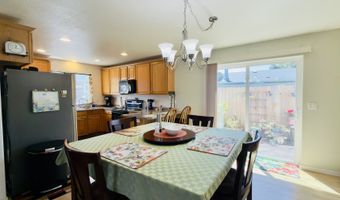 745 2ND St 8, Brookings, OR 97415
