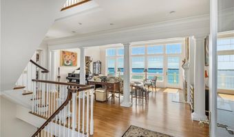 737 Boston Neck Rd, Narragansett, RI 02882