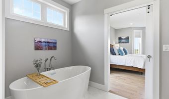 20 Pinnacle Ln, Bow, NH 03304