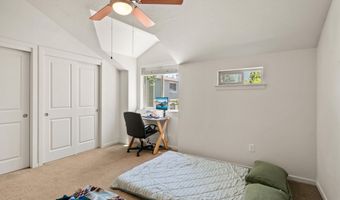 37 N Mountain Ave, Ashland, OR 97520