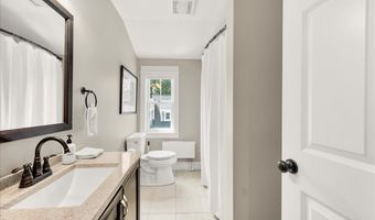 48 Ocean St, Belfast, ME 04915