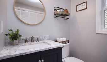 96 Pond View Dr, Auburn, NH 03032