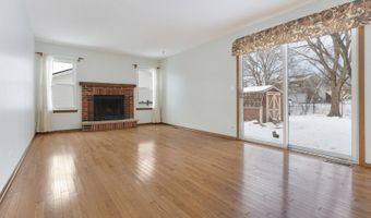 820 Red Coach Ln, Algonquin, IL 60102