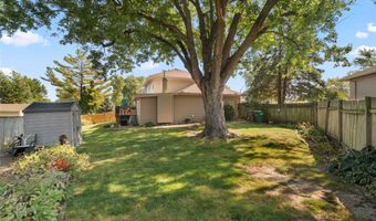 2242 Camelot Ct, Altoona, IA 50009