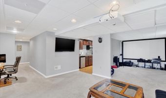 65 ANGELA Ln, York, PA 17402