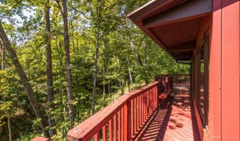 15 Angela St, Athens, OH 45701