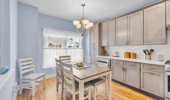 136 Pond View Cir 136, Beacon Falls, CT 06403