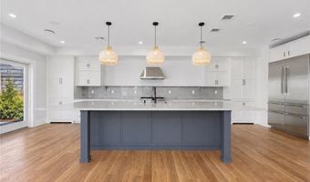 6 Sharon Ct, Newport, RI 02840