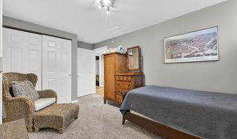 800 Whispering Village Cir, Ballwin, MO 63021