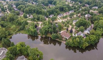 300 Lakeview Cir, Aurora, OH 44202