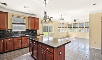 9 Denise Dr, Allentown, NJ 08501