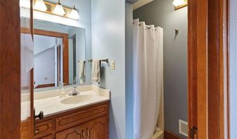 230 Excelsior Ave N, Annandale, MN 55302