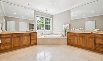 6111 DUNLEER Ct, Bethesda, MD 20817