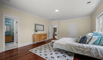 9715 SINGLETON Dr, Bethesda, MD 20817