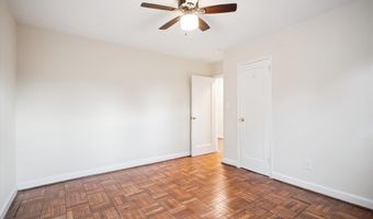 2040 N VERMONT St 105, Arlington, VA 22207