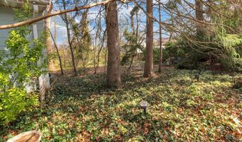 78 Nautilus St, Beachwood, NJ 08722