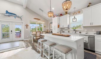 4039 Bonita St, Bay St. Louis, MS 39520