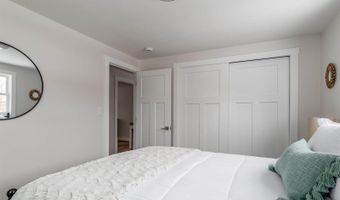 466 Essex St, Bangor, ME 04401