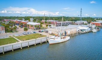 19 Leslie St, Apalachicola, FL 32320