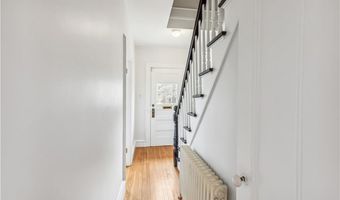 101 County Rd, Barrington, RI 02806