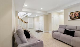 7800 RADNOR Rd, Bethesda, MD 20817