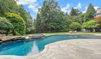 38 Rio Vista Dr, Alpine, NJ 07620