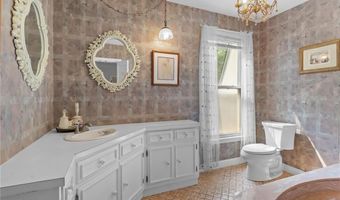 300 Country View Dr, Warwick, RI 02886