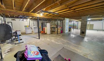 42 Sugarloaf Ln, Bangor, ME 04401