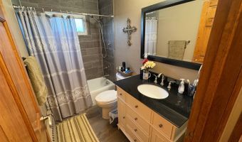 1105 Benton St, Albany, MO 64402