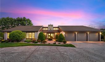 27 Alpine Estates Dr, Cranston, RI 02921