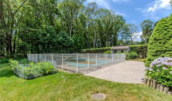 41 Holly Hill Ln, Cranston, RI 02921