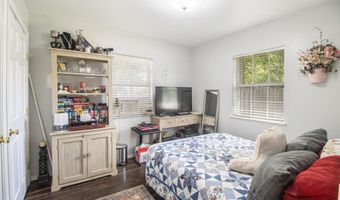 517 Victoria St, Bay St. Louis, MS 39520