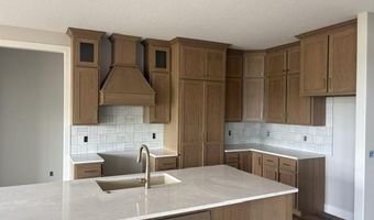 2220 Golfview Dr, Auburn, IN 46706