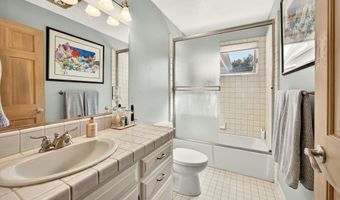 855 Reiten Dr, Ashland, OR 97520