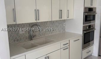 19707 Turnberry Way 24B, Aventura, FL 33180
