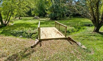 203 Edgewood St, Ballard, WV 24918