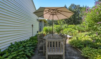 40 Vantana Dr, Bristol, CT 06010