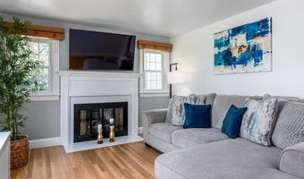 69 Delwood Rd, Warwick, RI 02889