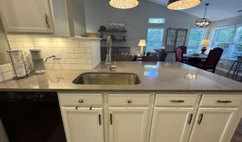 7327 Oak Knoll Dr, Indianapolis, IN 46217