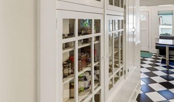 307 N Main St, Ashland, OR 97520