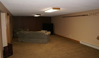 102 Linda Ln, Aberdeen, SD 57401
