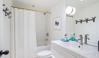 5619 OAKMONT Ave, Bethesda, MD 20817