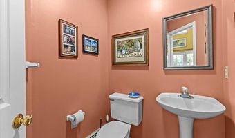 30 Eastman Farm Rd 30, Burlington, VT 05408