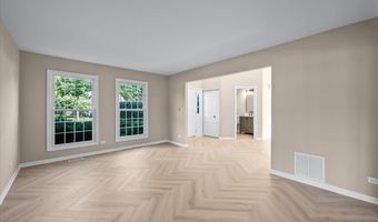 1831 Haverford Dr, Algonquin, IL 60102