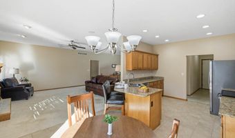 912 10th Avenue Pl, Altoona, IA 50009