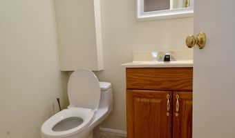 862 AZALEA Dr 20-862, Rockville, MD 20850